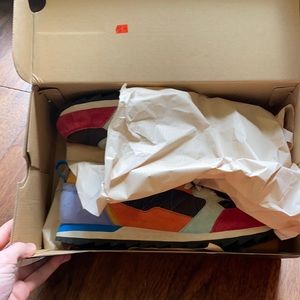 Merrell lightly used 9.5 men’s shoes original box